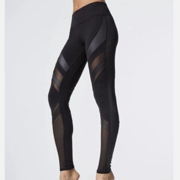 alo || Sheer Mesh Cut-out Epic Leggings in Black - Picture 3 of 13
